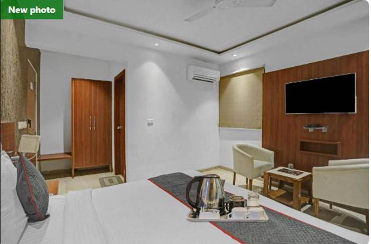 فندق نيودلهيفي  Wowstops-Clark Near Delhi Airport المظهر الخارجي الصورة